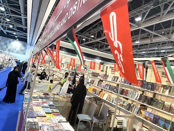 أجنحة الكويت المشاركة في معرض مسقط الدولي للكتاب تحتفل بأعياد الكويت الوطنية