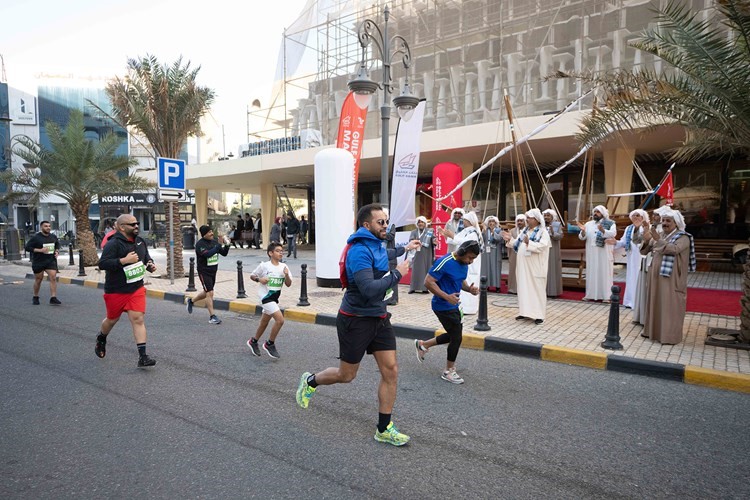 جانب من الفعاليات بجوار المقر الرئيسي لبنك الخليج