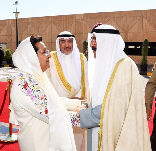 صاحب السمو الأمير الشيخ مشعل الأحمد لدى وصوله وفي استقباله د.موضي الحمود
