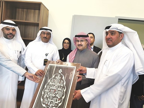 هدية تذكارية للشيخ فراس السعود