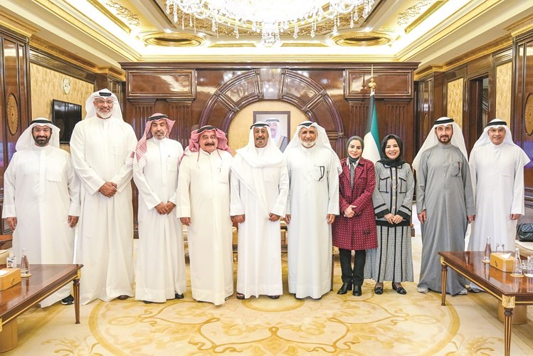 سمو الشيخ د.محمد الصباح مستقبلا عددا من أعضاء هيئة التدريس بجامعة الكويت