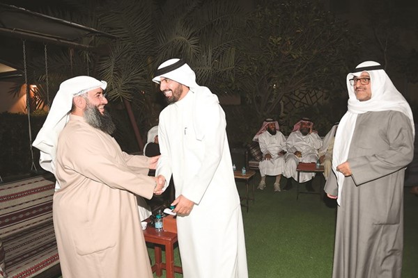 حمد العبيد يستقبل الناخبين
