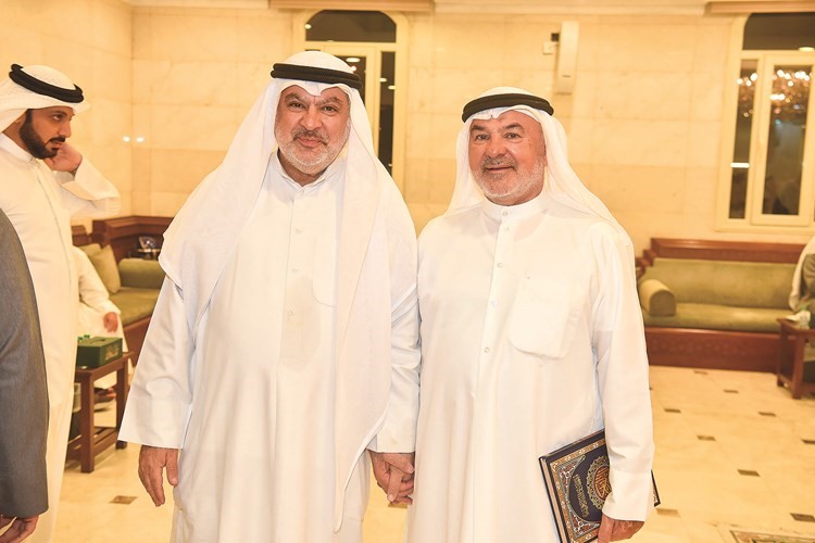 صالح عاشور مع أحد الحضور