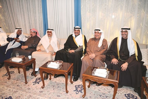 سمو الشيخ صباح الخالد والشيخ محمد العبدالله والعم أحمد الثويني والشيخ فهد جابر العلي يقدمون التهاني