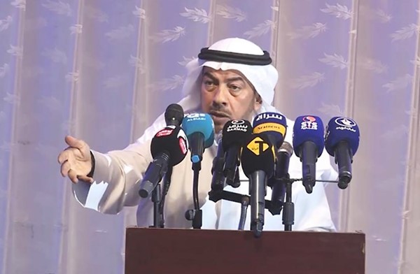 النائب السابق ومرشح الدائرة الثانية علي الدقباسي متحدثا للحضور