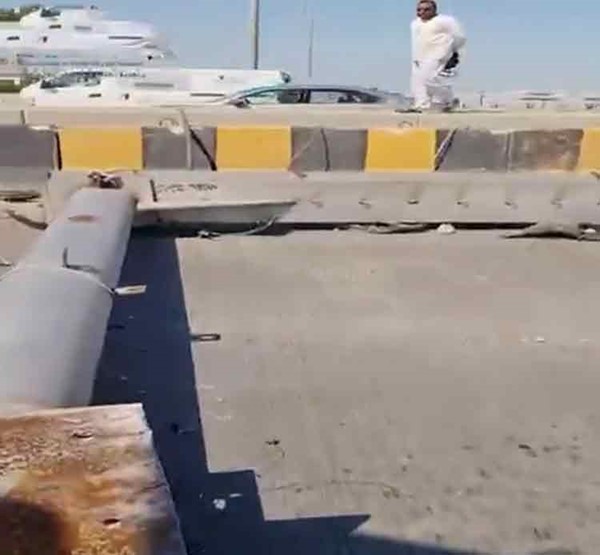 «هيئة الطرق»: اصطدام شاحنة بالإطار المعدني التحذيري على الدائري الخامس اتجاه السالمية
