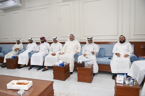 الحضور خلال استقبال د.جمعان الحربش