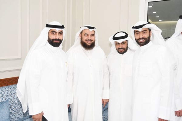 د.جمعان الحربش وعدد من الحضور