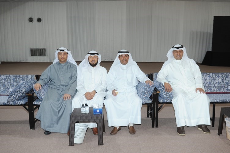 المطر مع بعض من أبناء الدائرة