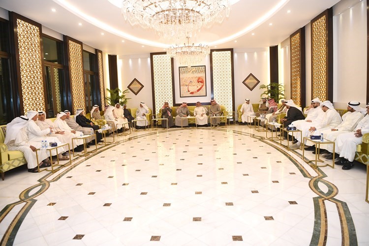 جانب من الحضور في ديوان المدلج
