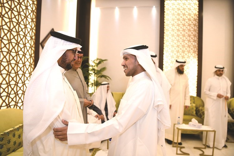 النائب السابق ومرشح الدائرة الثالثة حمد العليان والوزير السابق عمار العجمي في ديوان المدلج