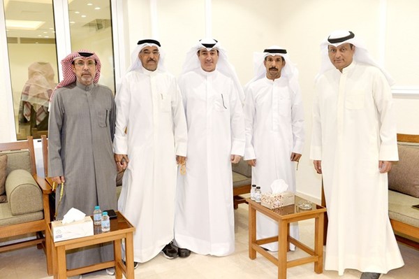 مرشح الدائرة الثانية ثامر العنزي متوسطا أبناء الدائرة