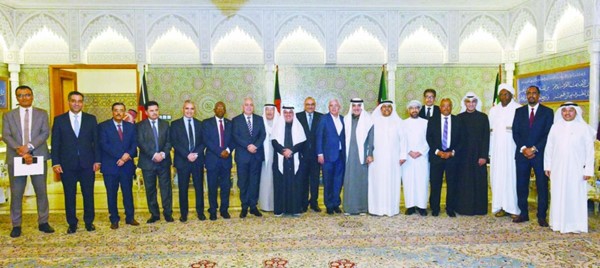 جائزة سنوية تحمل اسم الراحل عبدالعزيز البابطين بقيمة 100 ألف دولار