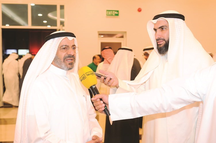 د.ناصر الصانع متحدثا للزميل محمد راتب