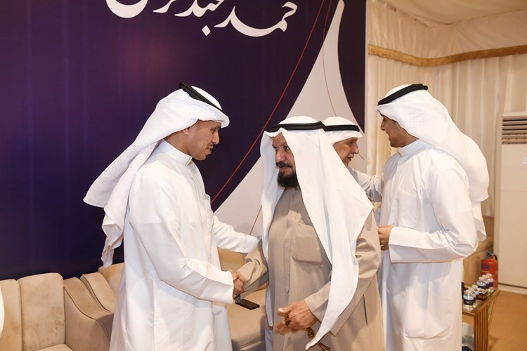 حمد العليان مرحبا بأحد الحضور