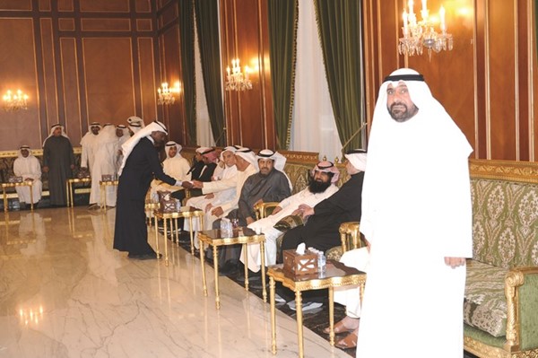 خالد الفوزان خلال استقباله المباركين بشهر رمضان أثناء حفل الاستقبال الذي أقامه النائب السابق مرشح الدائرة الثالثة جراح الفوزان