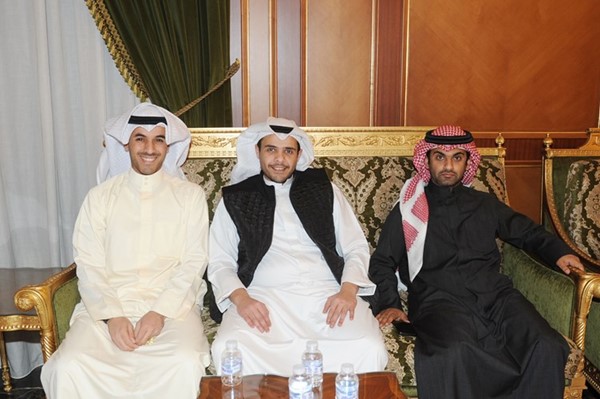 عدد من أبناء الدائرة خلال حفل الاستقبال