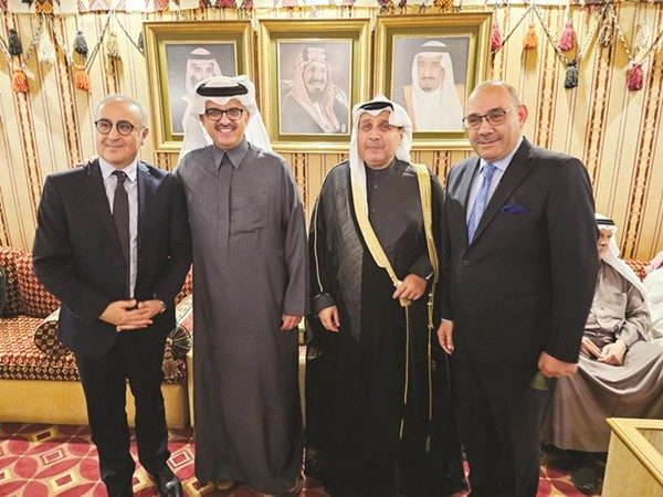 الشيخ حمد جابر العلي والسفير السعودي سمو الأمير سلطان بن سعد والسفير العراقي المنهل الصافي  والسفير التونسي محمد كريم البودالي