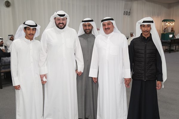 الصقعبي متوسطا مؤيديه ومحبيه