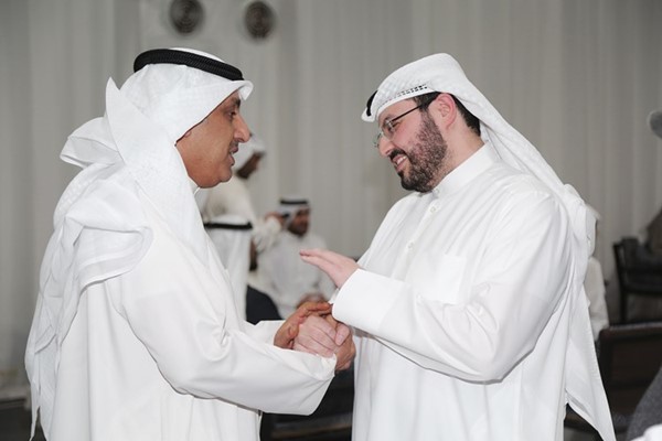 د. عبدالعزيز الصقعبي في حوار مع احد الناخبين