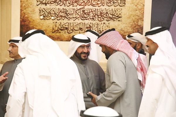  ويتلقى التهاني