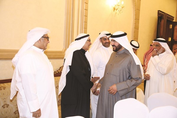النائب السابق ومرشح الدائرة الثالثة سعدون حماد مستقبلا أبناء الدائرة