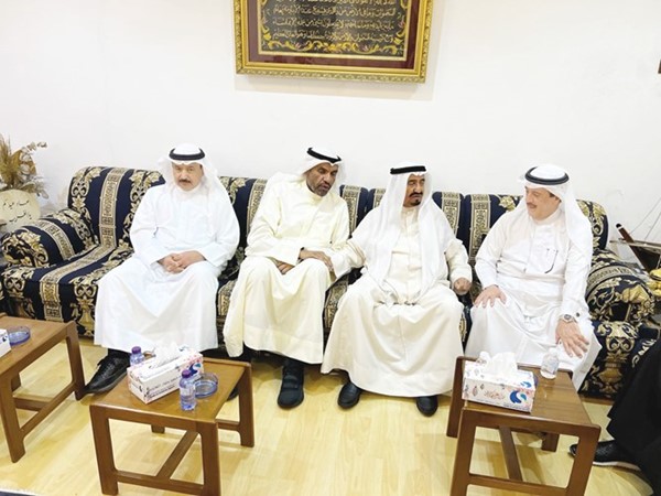 الوزير عبدالله اليحيا وراشد الجويسري وفيصل الغريب وعبدالله المحيلبي