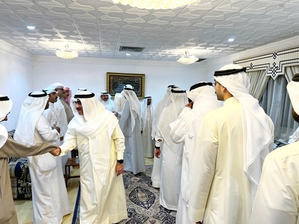 جانب من المهنئين في الديوان