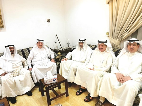 الشيخ فهد اليوسف وعيسى الكندري وراشد الجويسري يهنئون الوزير فيصل الغريب