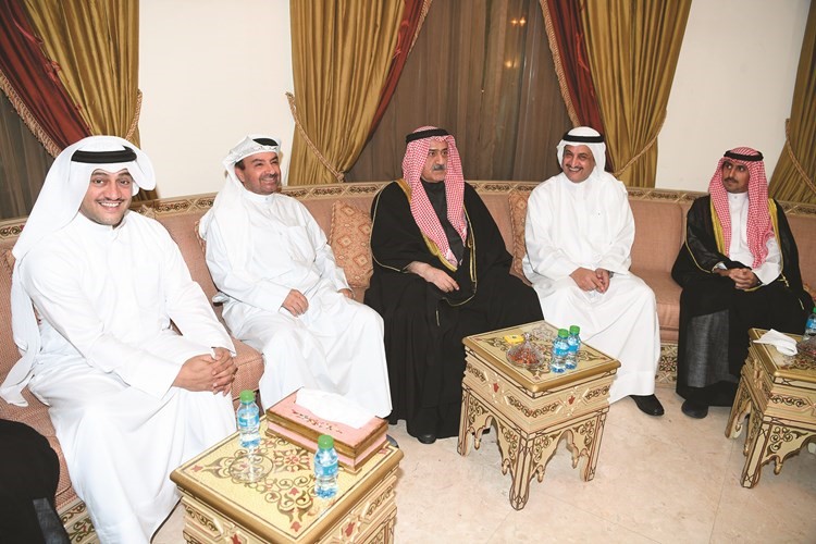 الشيخ علي اليوسف والمحامي لؤي الخرافي وطلال الخرافي ود.سعد البراك