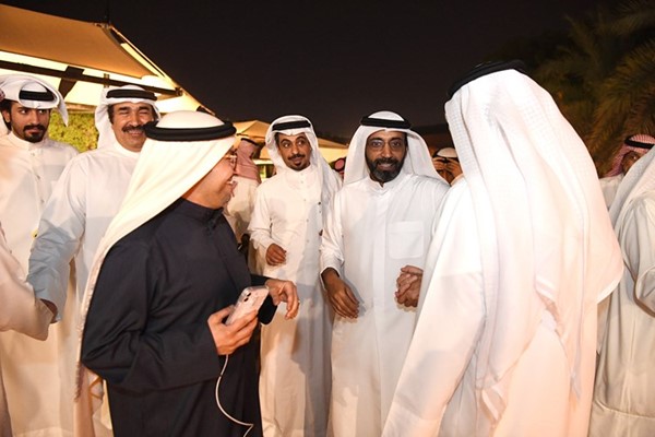 النائب السابق مرشح الدائرة الرابعة د.عبيد الوسمي متوسطا الناخبين