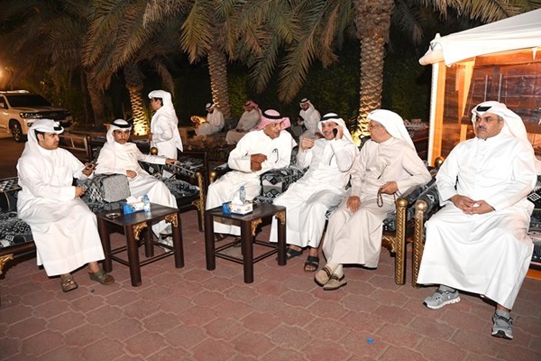 عدد من أبناء الدائرة خلال حفل الاستقبال