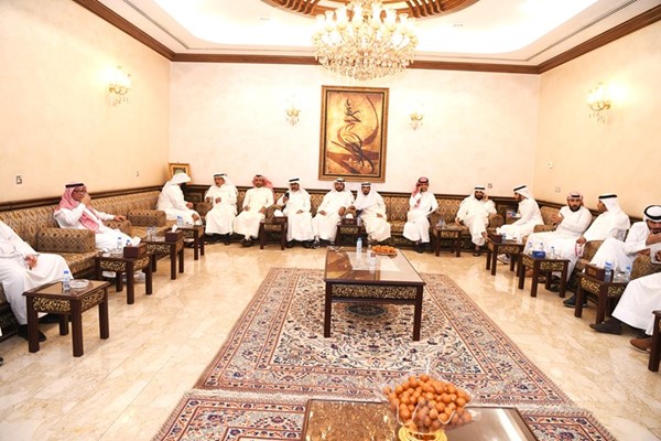 جانب آخر من الحضور في ديوان د.عبيد الوسمي