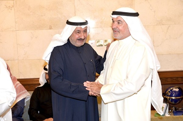صالح عاشور مرحبا بأحد الحضور