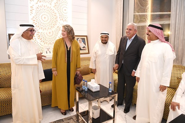سفير فلسطين رامي طهبوب مع المهنئين