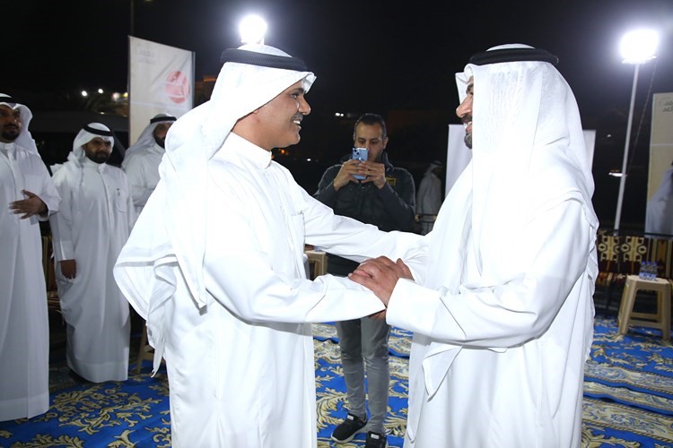 ترحيب بأحد الحضور