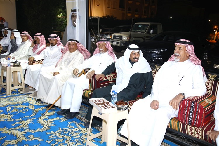أبناء الدائرة في المقر الانتخابي