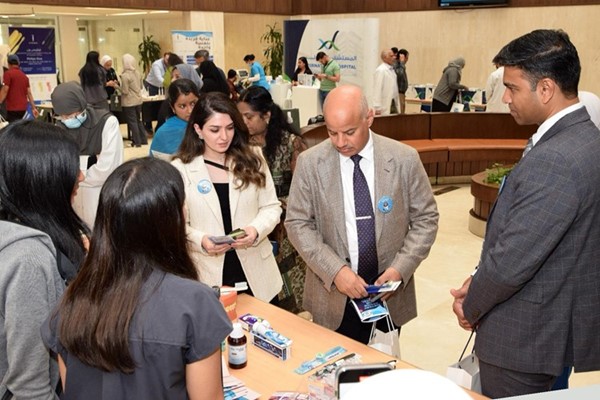 كلية طب الأسنان احتفت باليوم العالمي لصحة الفم