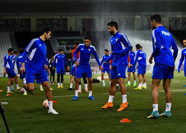 بينتو: من الصعب الفوز على "العنابي".. ولوبيز: "الأزرق" سيكون متحفزاً