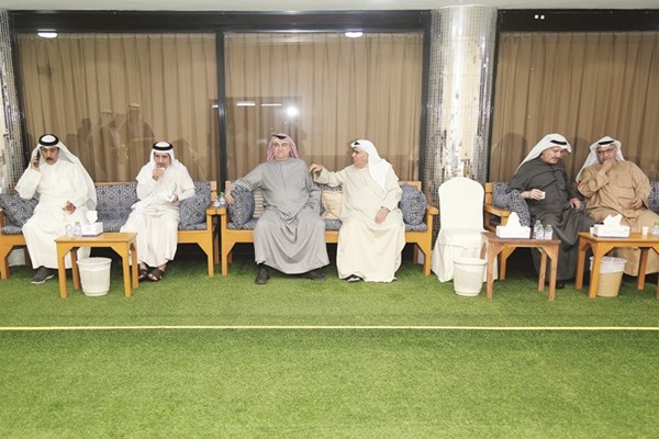 النائب السابق مرشح الدائرة الثانية خليل الصالح متوسطا الحضور	(عصام إبراهيم)