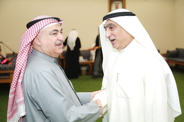 خليل الصالح مرحبا بأحد الحضور