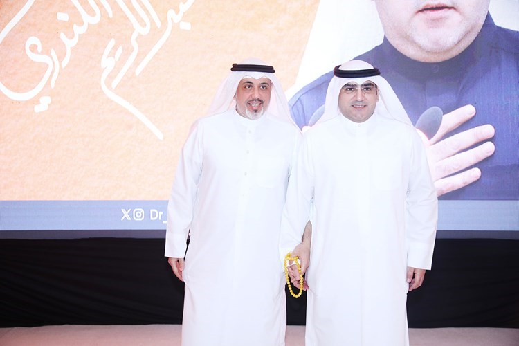 د.عبدالكريم الكندري مرحبا بأحد الحضور
