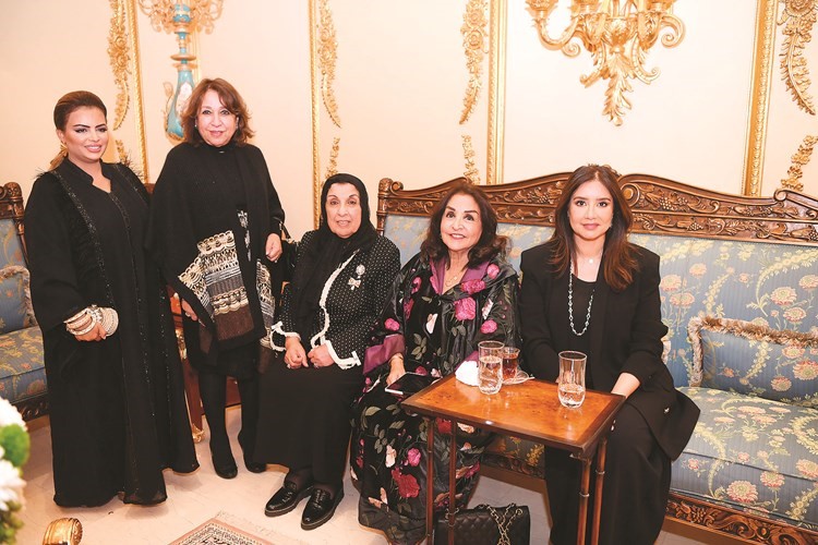 حضور نسائي بالديوانية