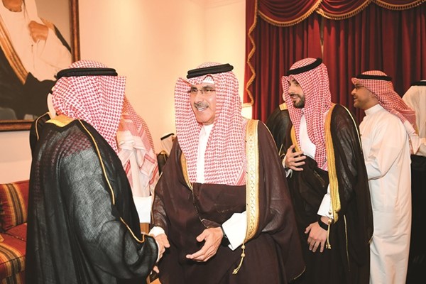 الشيخ مبارك الدعيج مهنئا