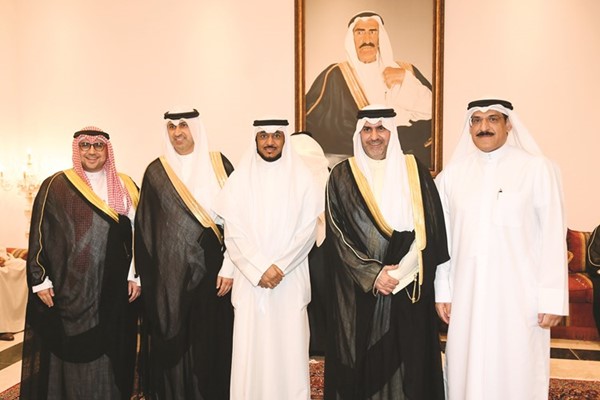 د.جاسم الأستاد خلال تقديم التهاني