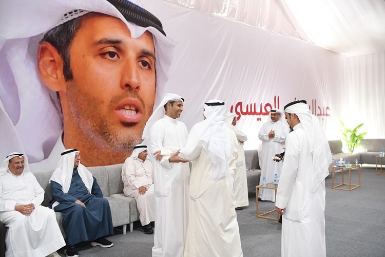 النائب السابق مرشح الدائرة الثانية عبدالوهاب العيسى مستقبلا أبناء الدائرة	(قاسم باشا)