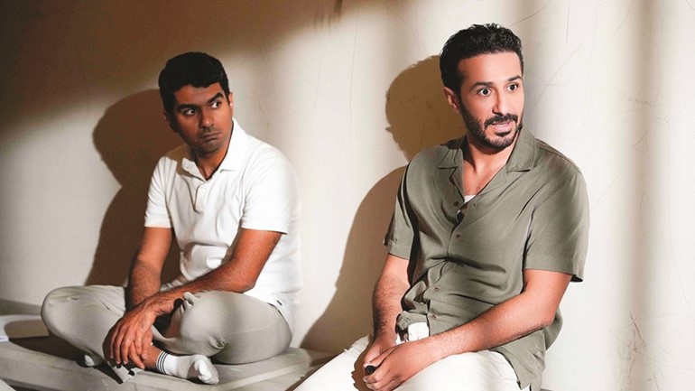 مشهد يجمع خالد الشاعر وحمد العماني