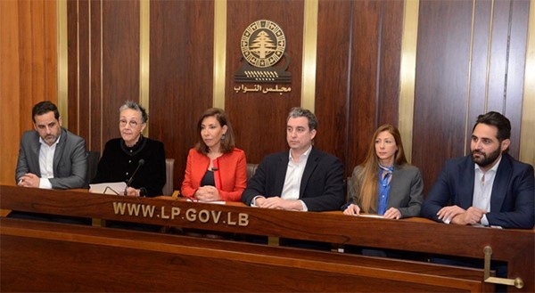 النواب نجاة صليبا وبولا يعقوبيان وحليمة قعقور  وسنتيا زرازير، وفراس حمدان وميشال الدويهي ومارك ضو  خلال مؤتمر صحافي في مجلس النواب (محمود الطويل