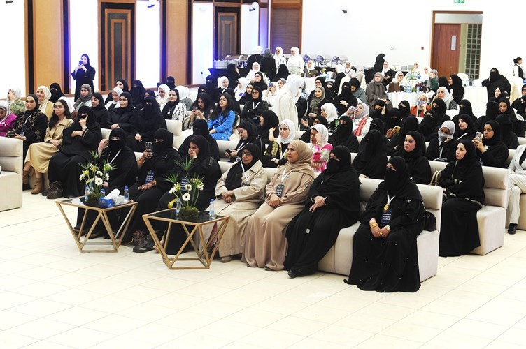 الحاضرات خلال الندوة