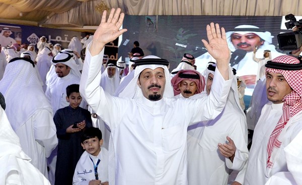 ماجد المطيري يحيي أبناء دائرته 	(متين غوزال)